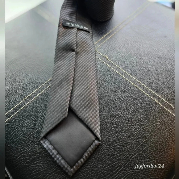 Vintage-inspired black tie by little black tie with pinstripe pattern - Picture 5 of 9